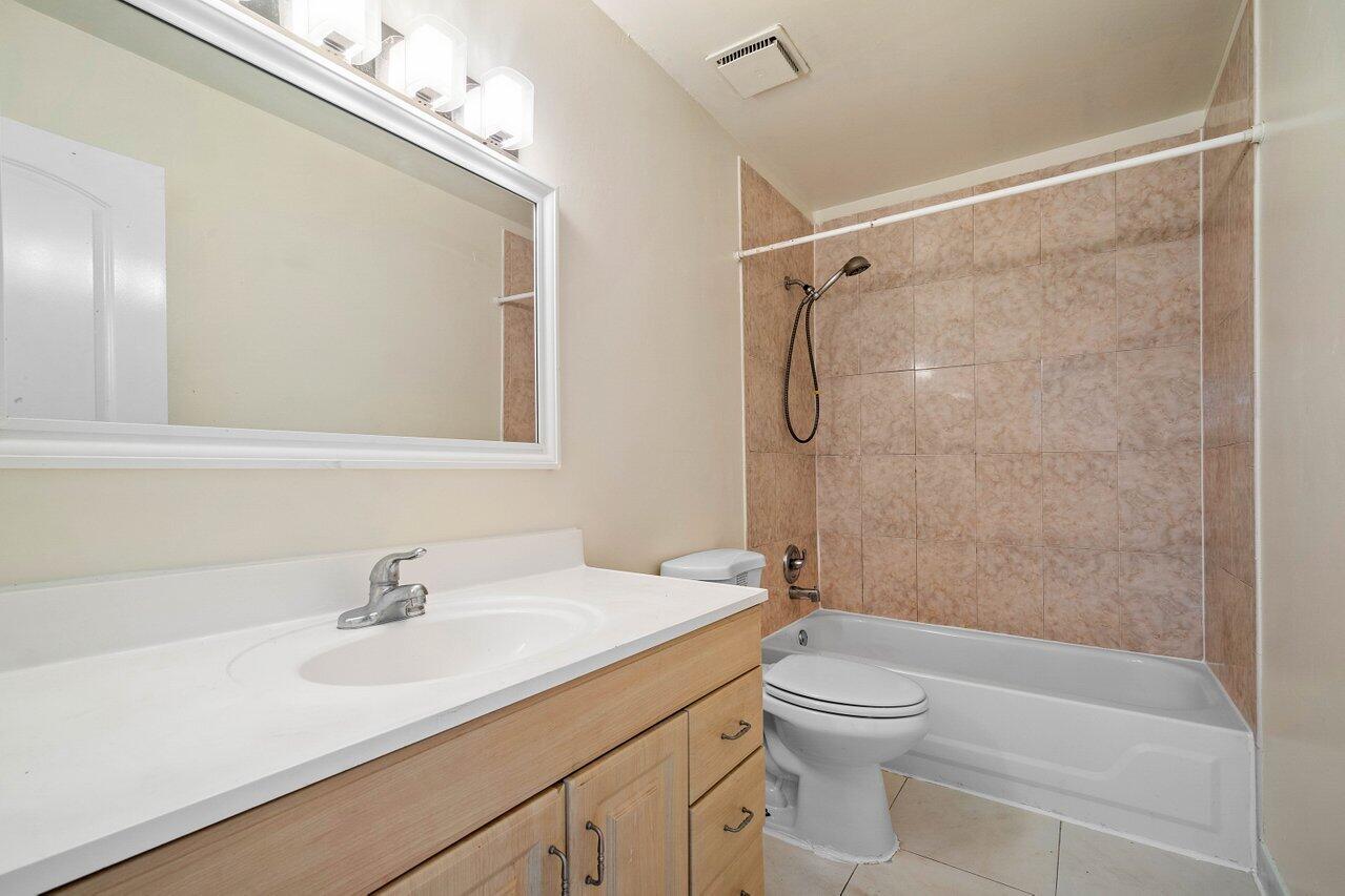 PALM BEACH FARMS CO 7 - Residential Lease