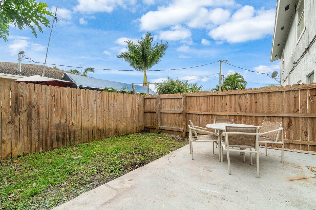 PALM BEACH FARMS CO 7 - Residential Lease