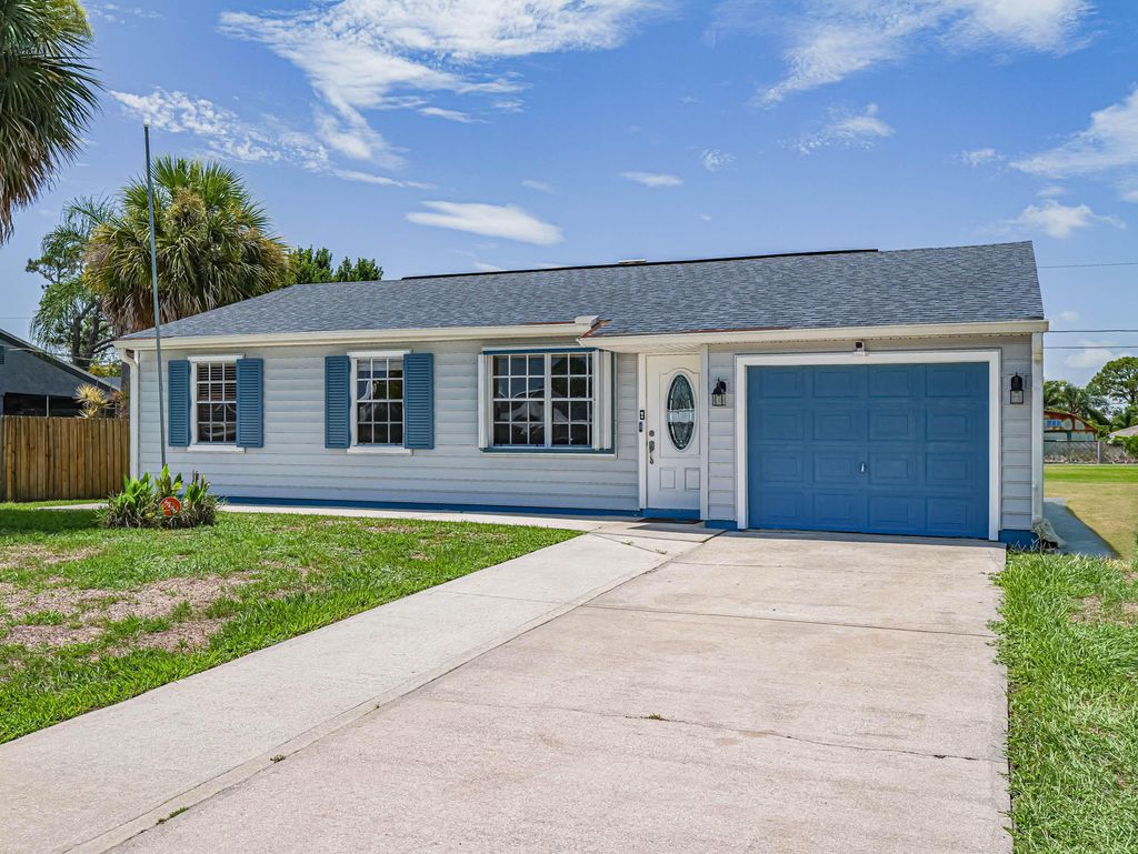 Photo of 115 Ogden Avenue, Sebastian, FL 32958 (MLS # R11005325)