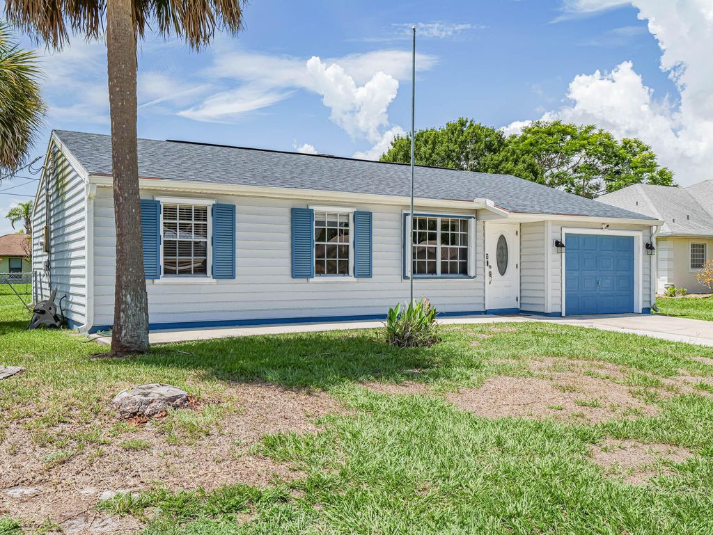 Photo of 115 Ogden Avenue, Sebastian, FL 32958 (MLS # R11005325)