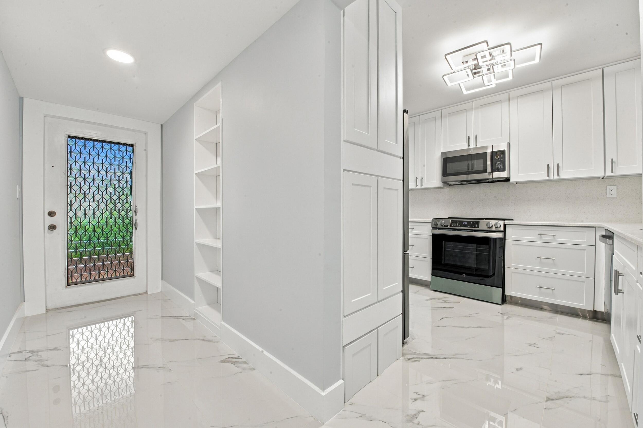 15324 LAKES OF DELRAY Boulevard 105