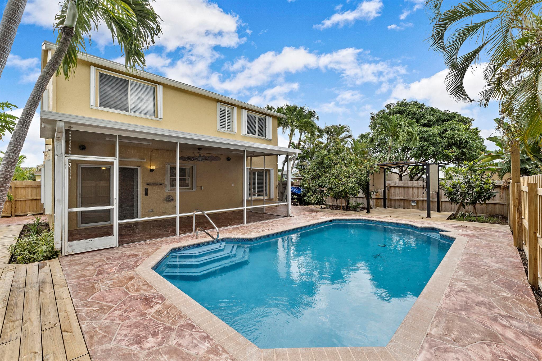 The Best 4 bedroom Pool Home Rental is here. Totally updated to to bottom, spacious Bedrooms, plus ground floor office, 2.5 Bathrooms and a private backyard tropical oasis that is fully fenced. Gorgeous new Kitchen & bathrooms and tons of closet and storage space in the 2 car Garage. Alden Ridge offers walking/biking trails, lake views, community pool & tennis court; and is located walking distance to shopping & dining, ''A Rated Schools'' and right in between the area's most convenient major transportation routes. Don't miss out on this truly fantastic home to settle in to before the next school year arrives. Landlord is local and very responsive. Come see it today.