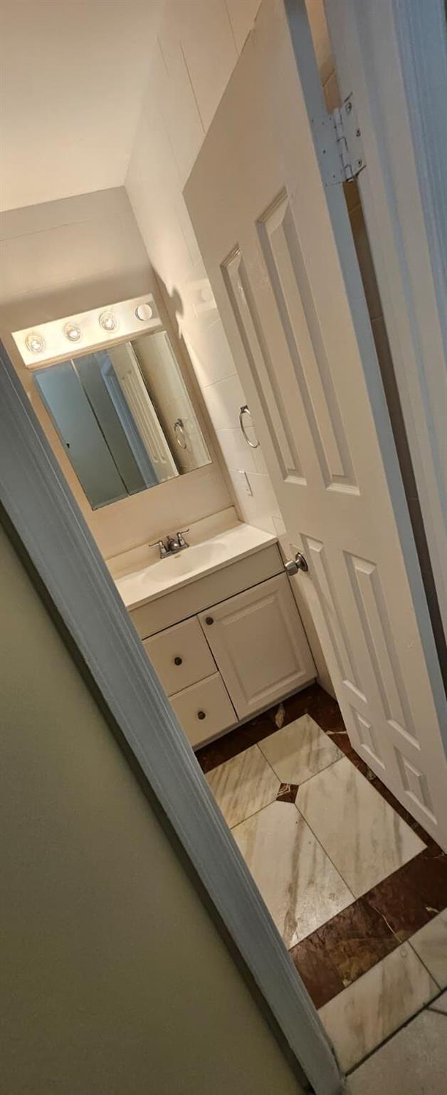 MODEL LAND CO - Residential Lease