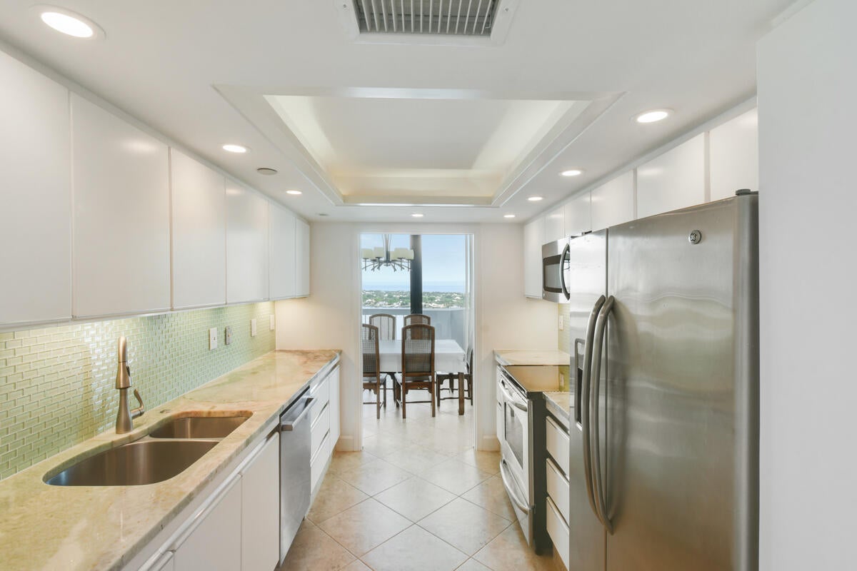 123 LAKESHORE Drive PH45
