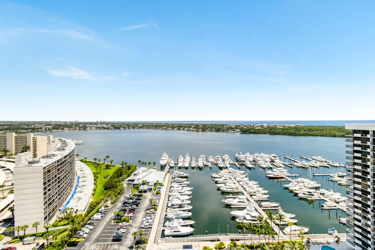 123 LAKESHORE Drive PH45