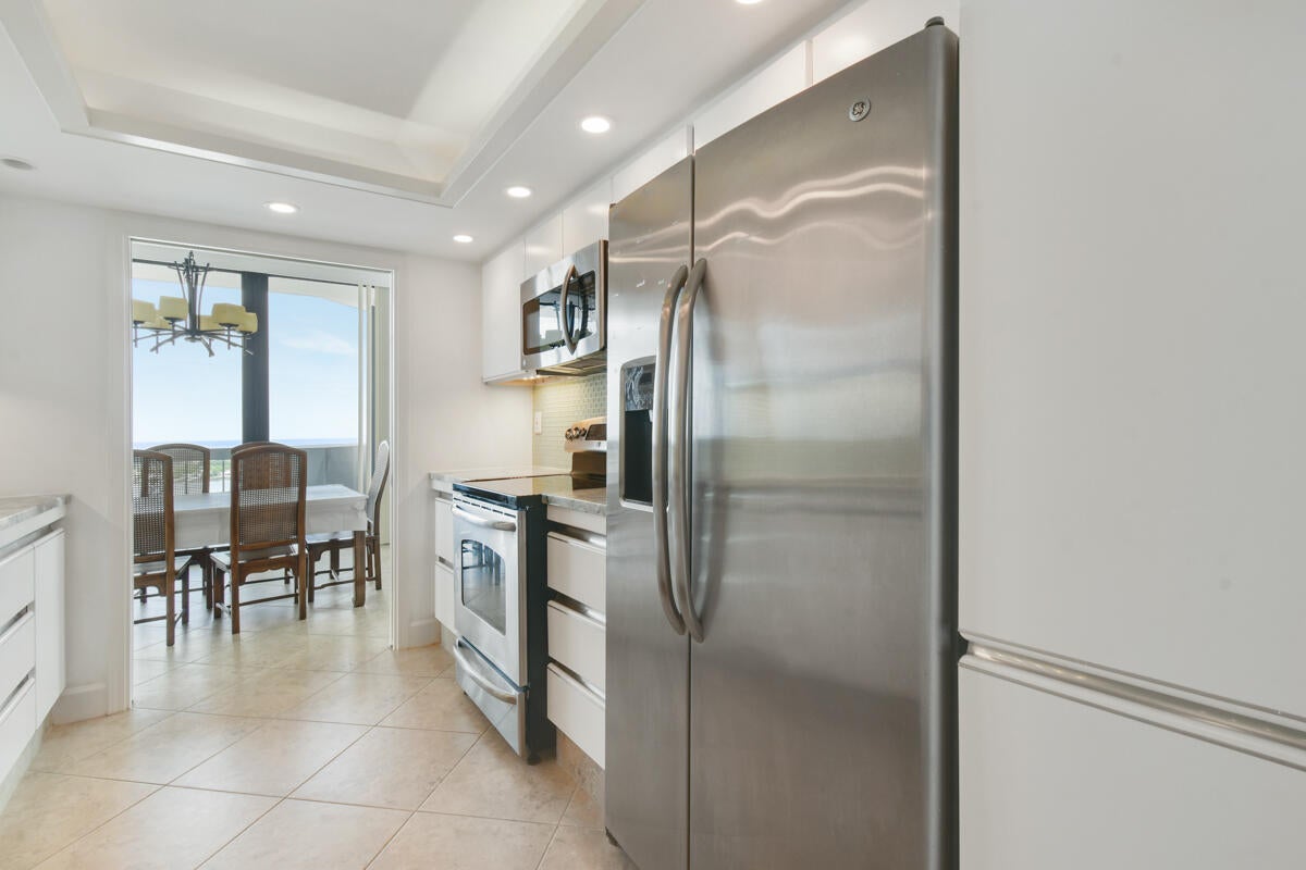 123 LAKESHORE Drive PH45