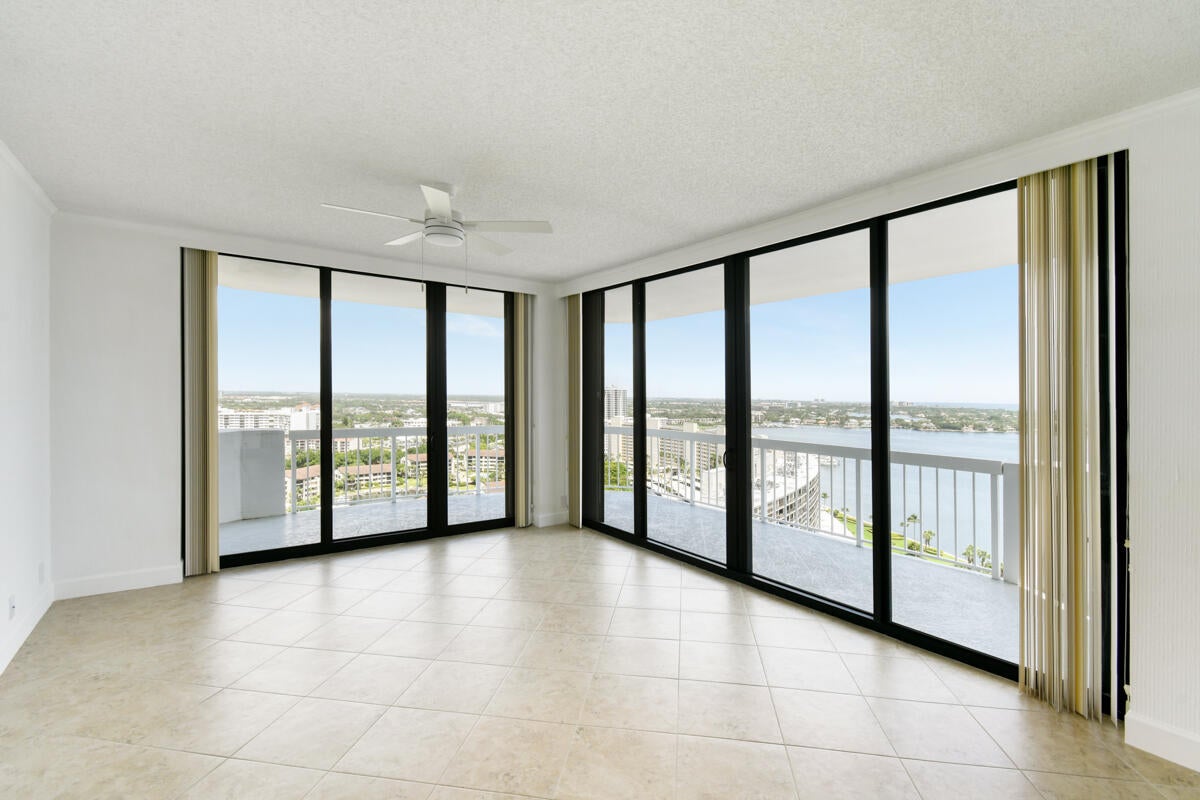 123 LAKESHORE Drive PH45