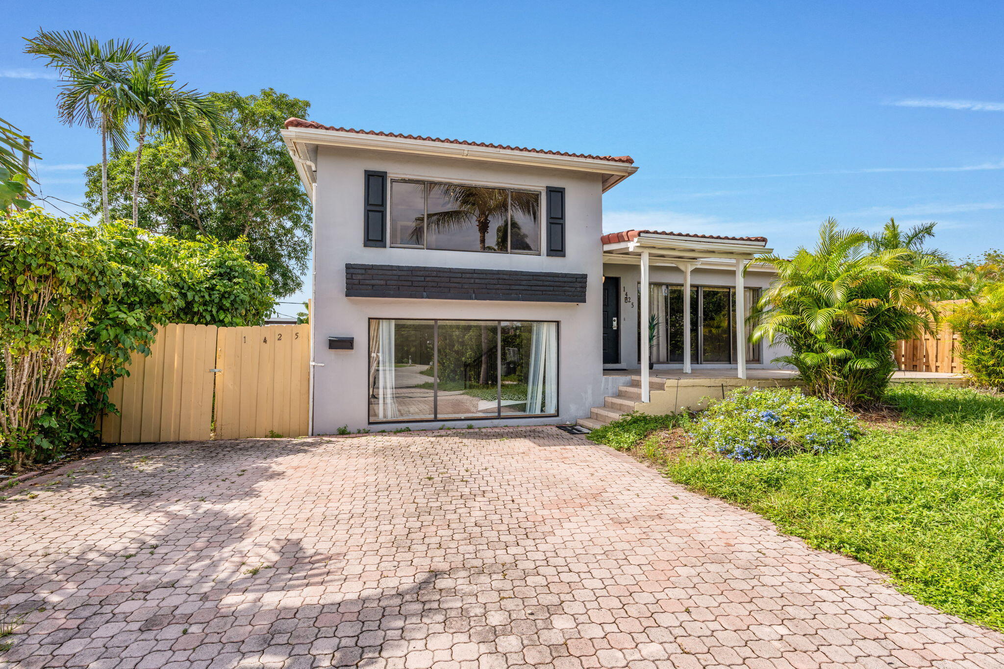 1425 NE 4th Court