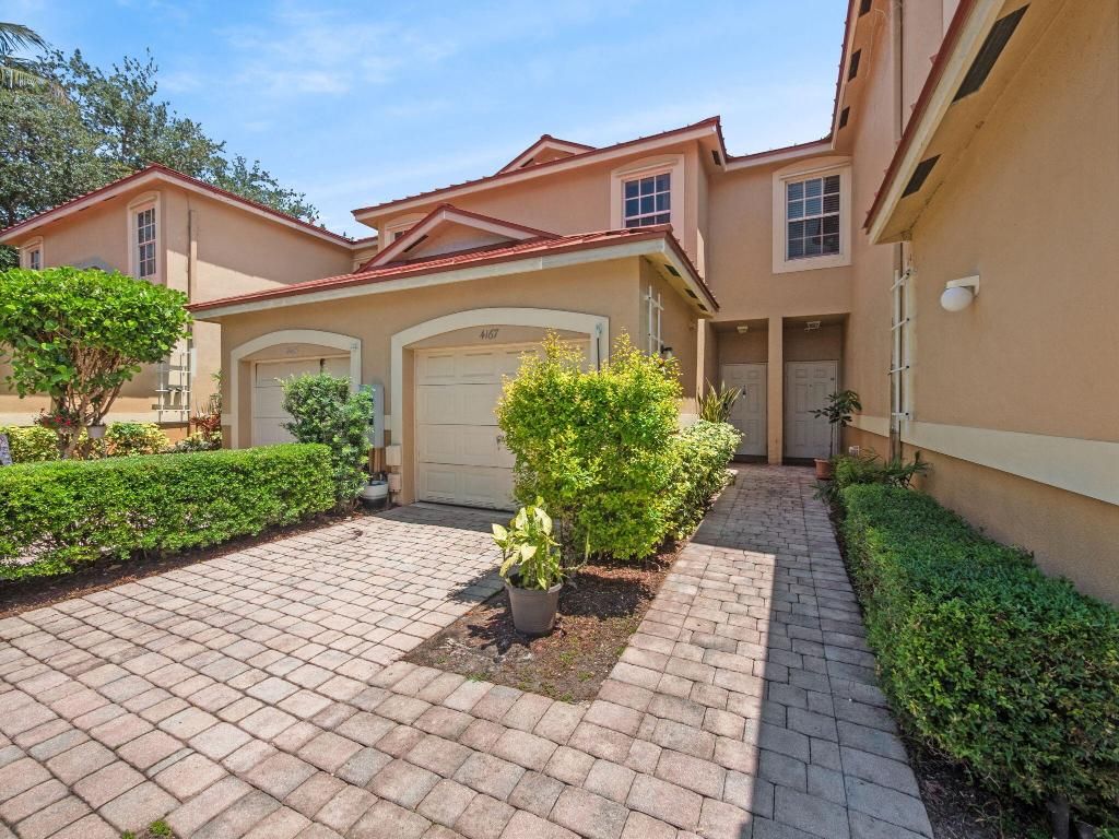 Photo of 4167 Crystal Lake Drive, Deerfield Beach, FL 33064 (MLS # R11092074)