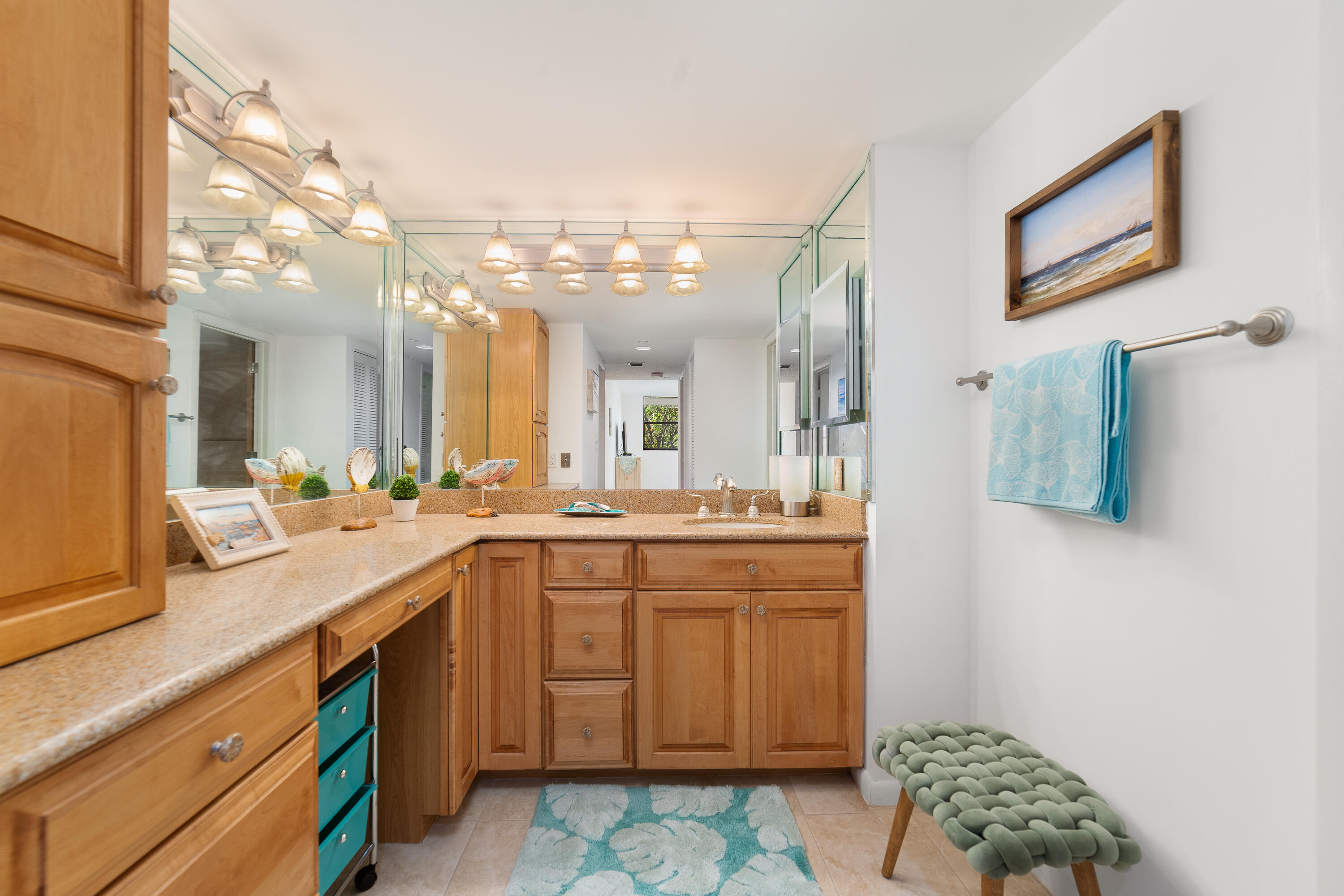 VOYAGER CONDO - Residential