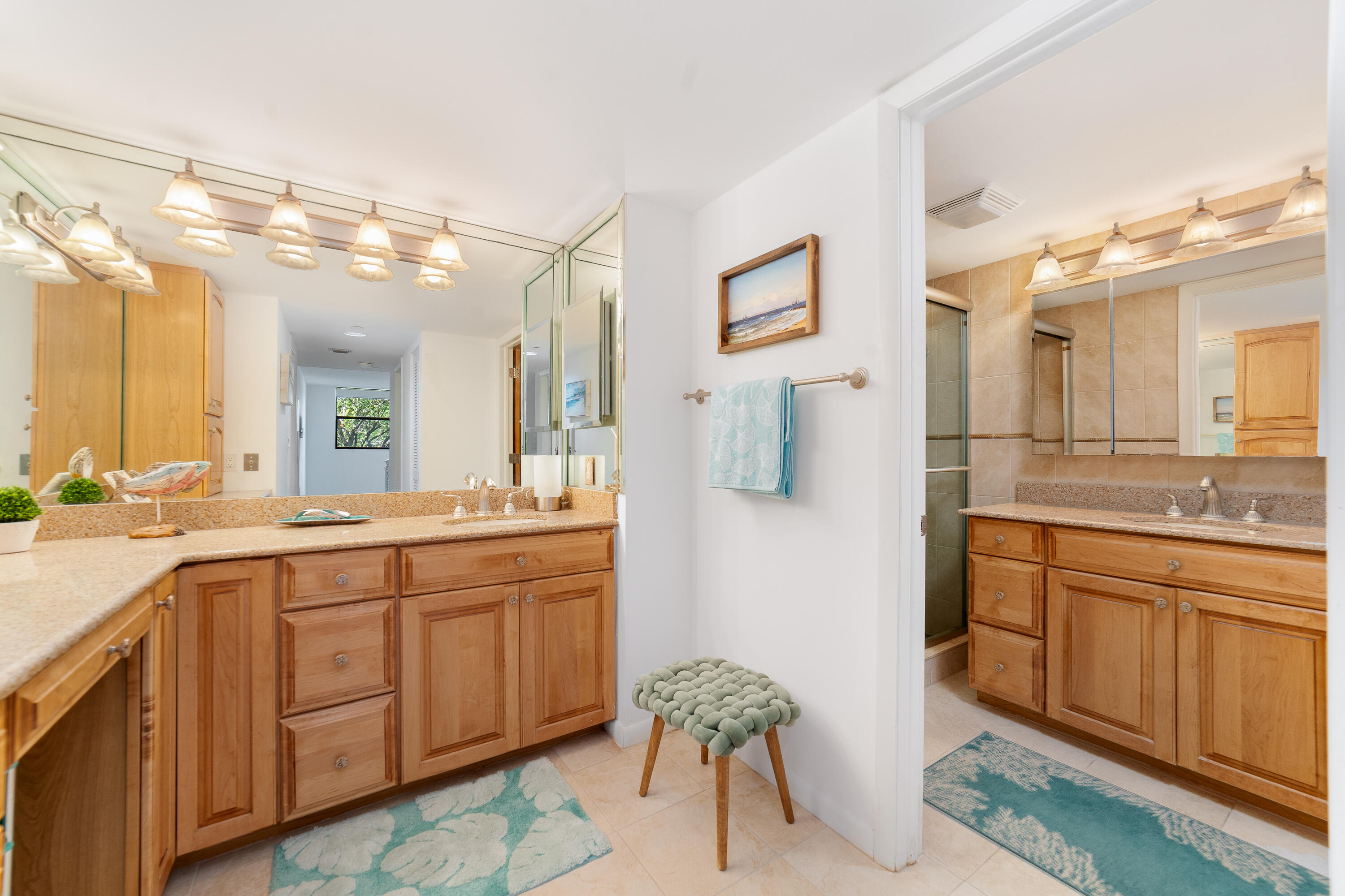 VOYAGER CONDO - Residential