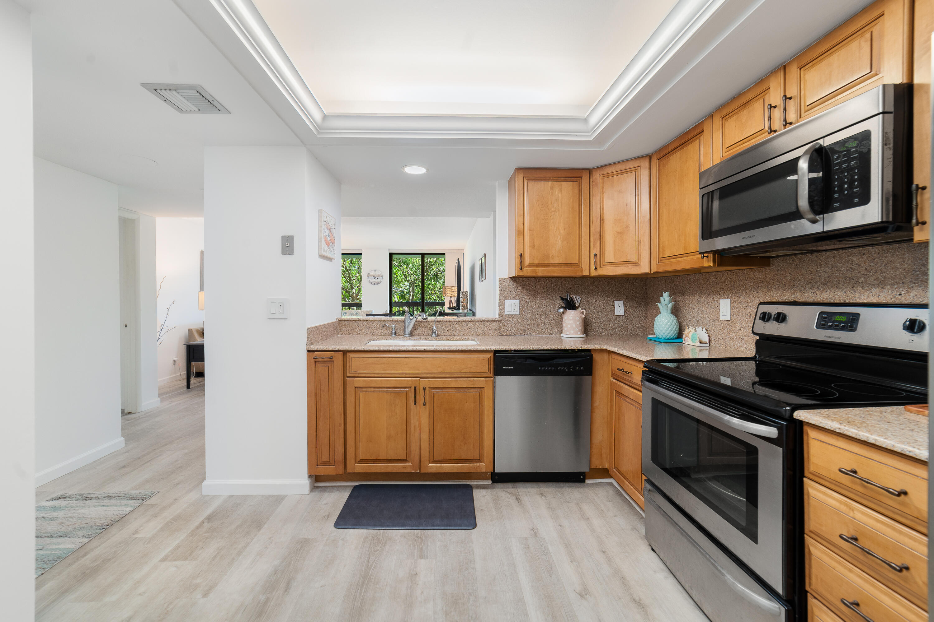 VOYAGER CONDO - Residential