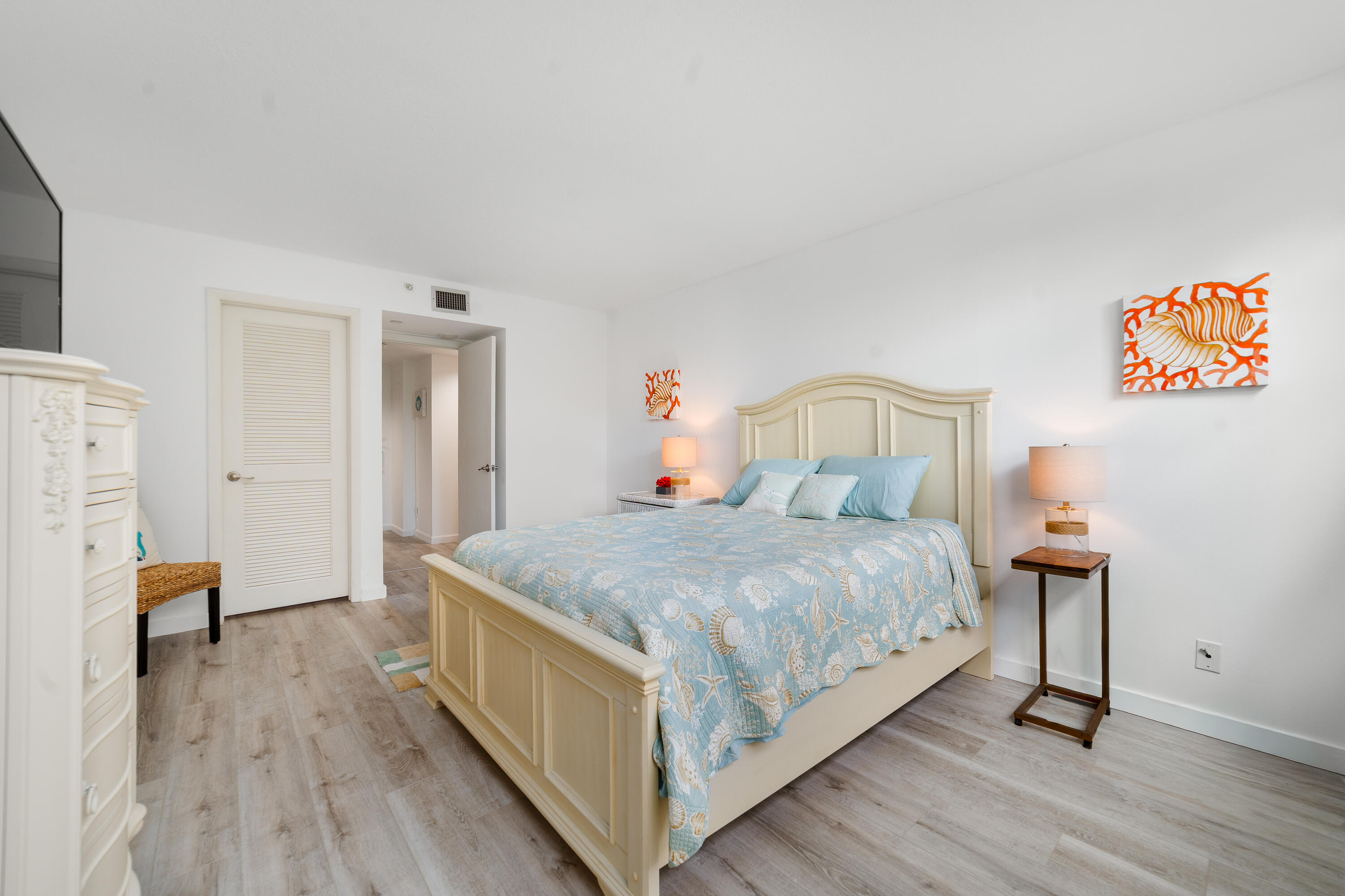 VOYAGER CONDO - Residential