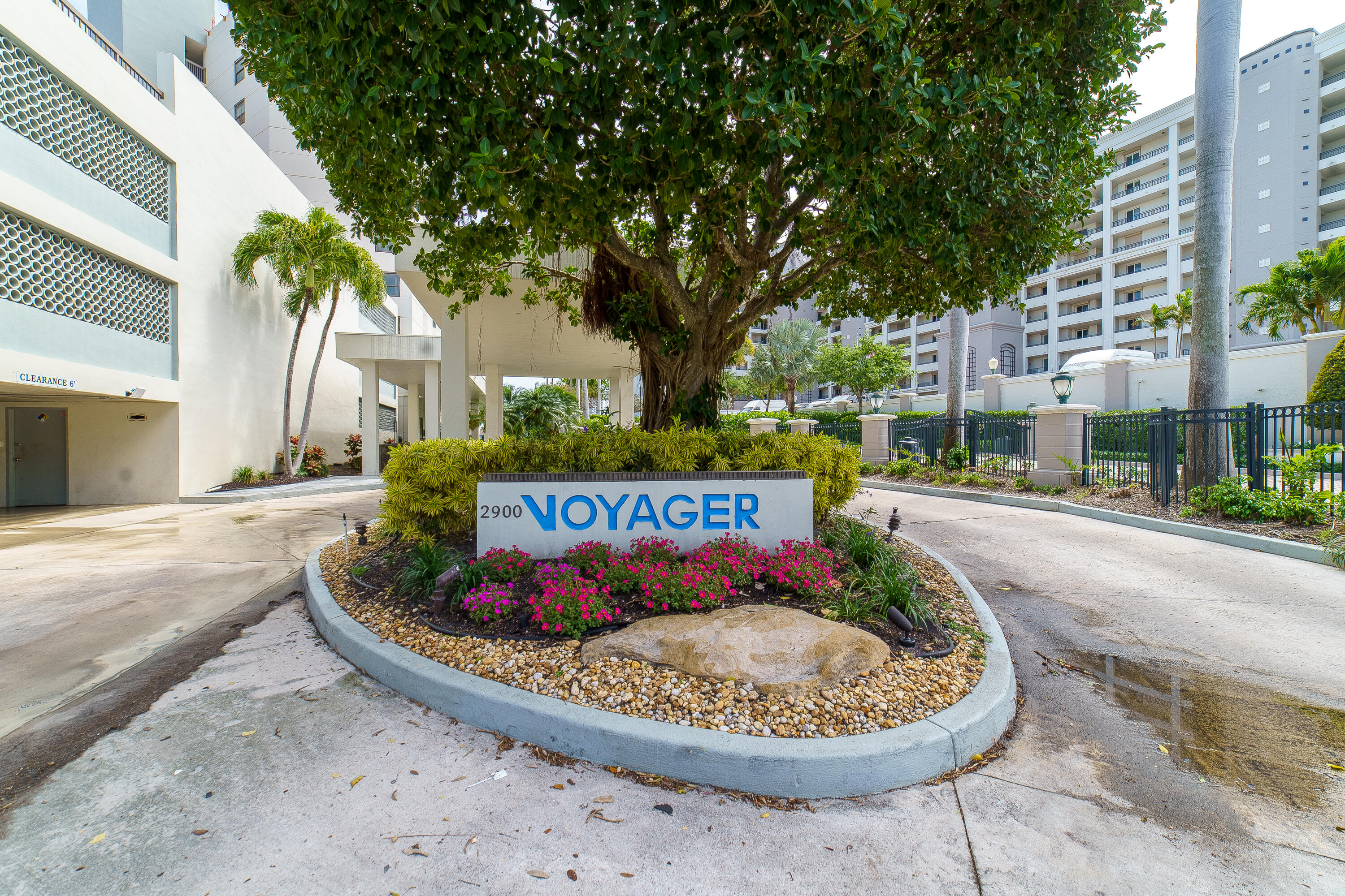 VOYAGER CONDO - Residential