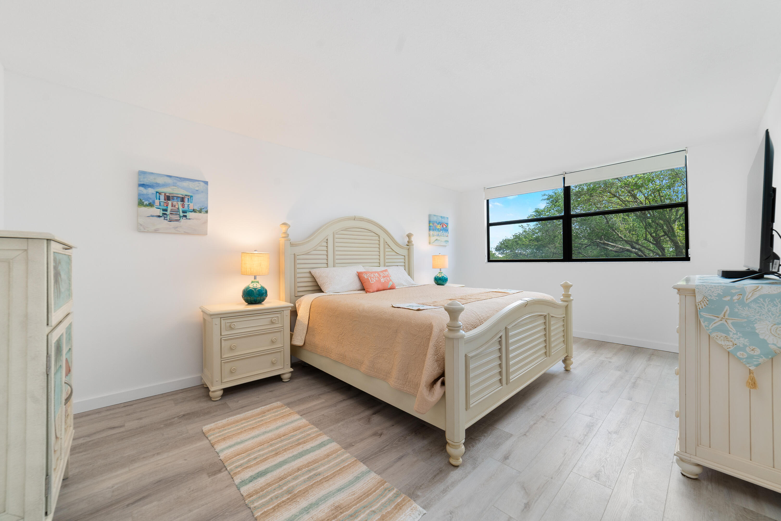 VOYAGER CONDO - Residential