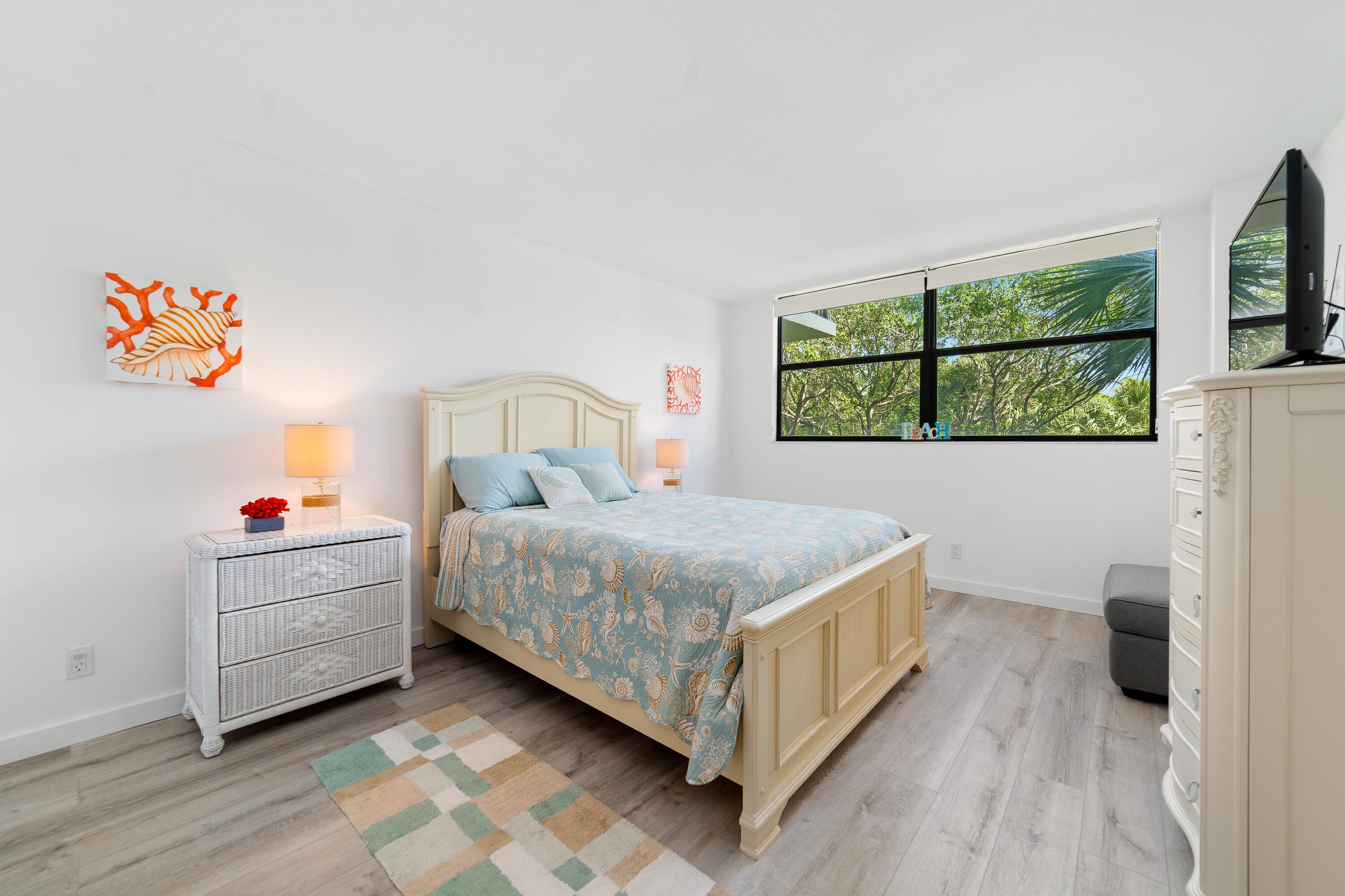 VOYAGER CONDO - Residential