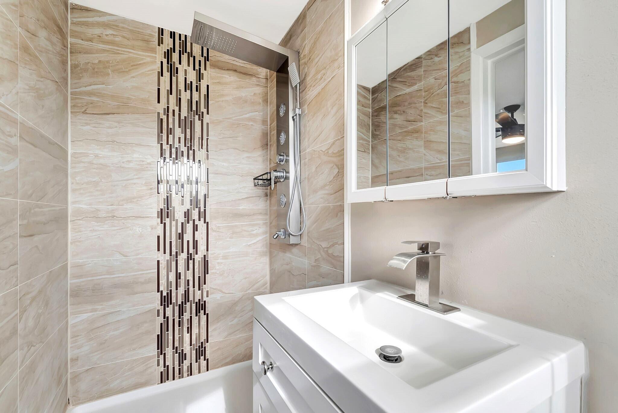 JASMINE LAKES - Residential Lease