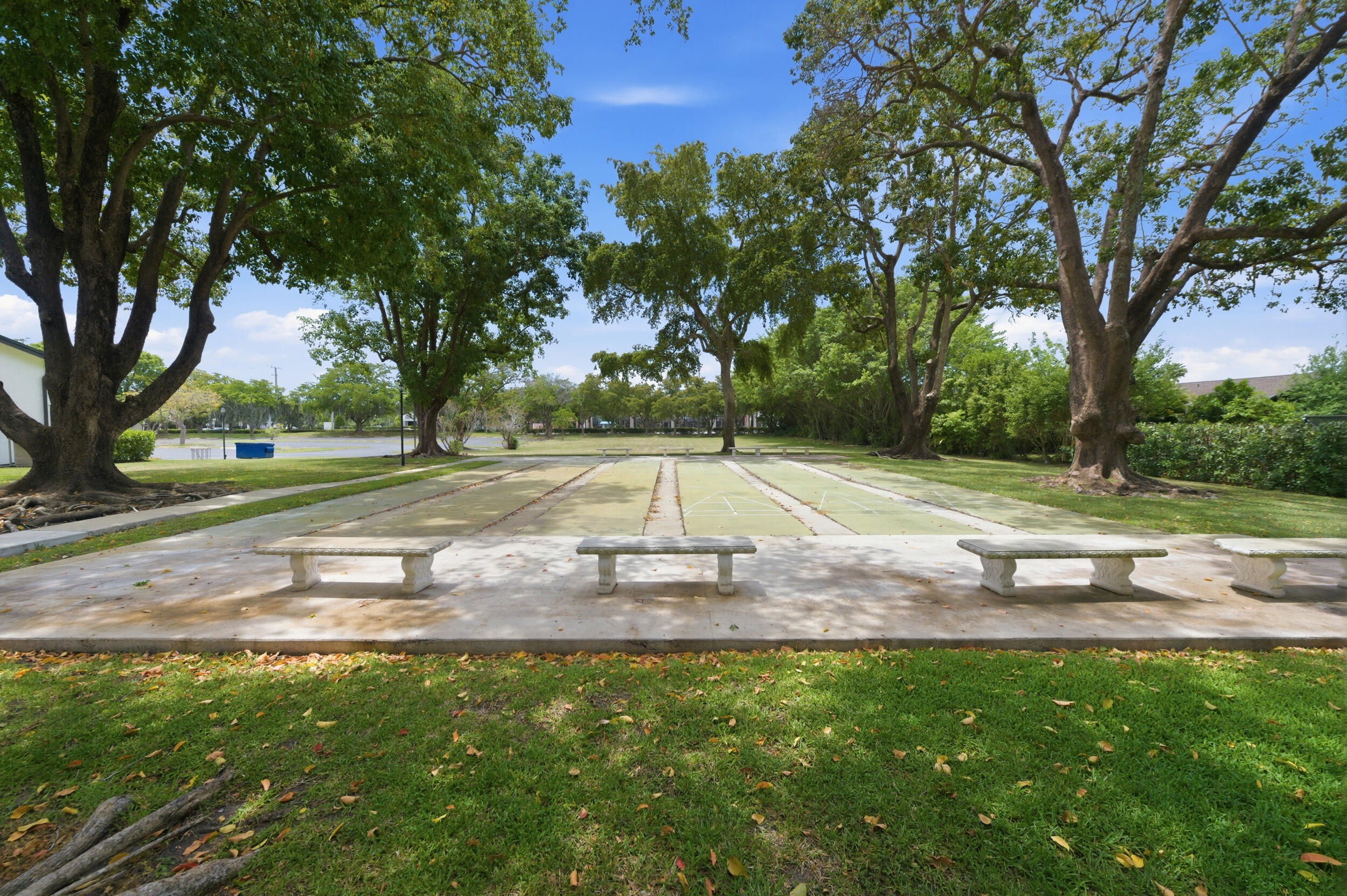 COCO WOOD LAKES SEC 1 - Residential Lease