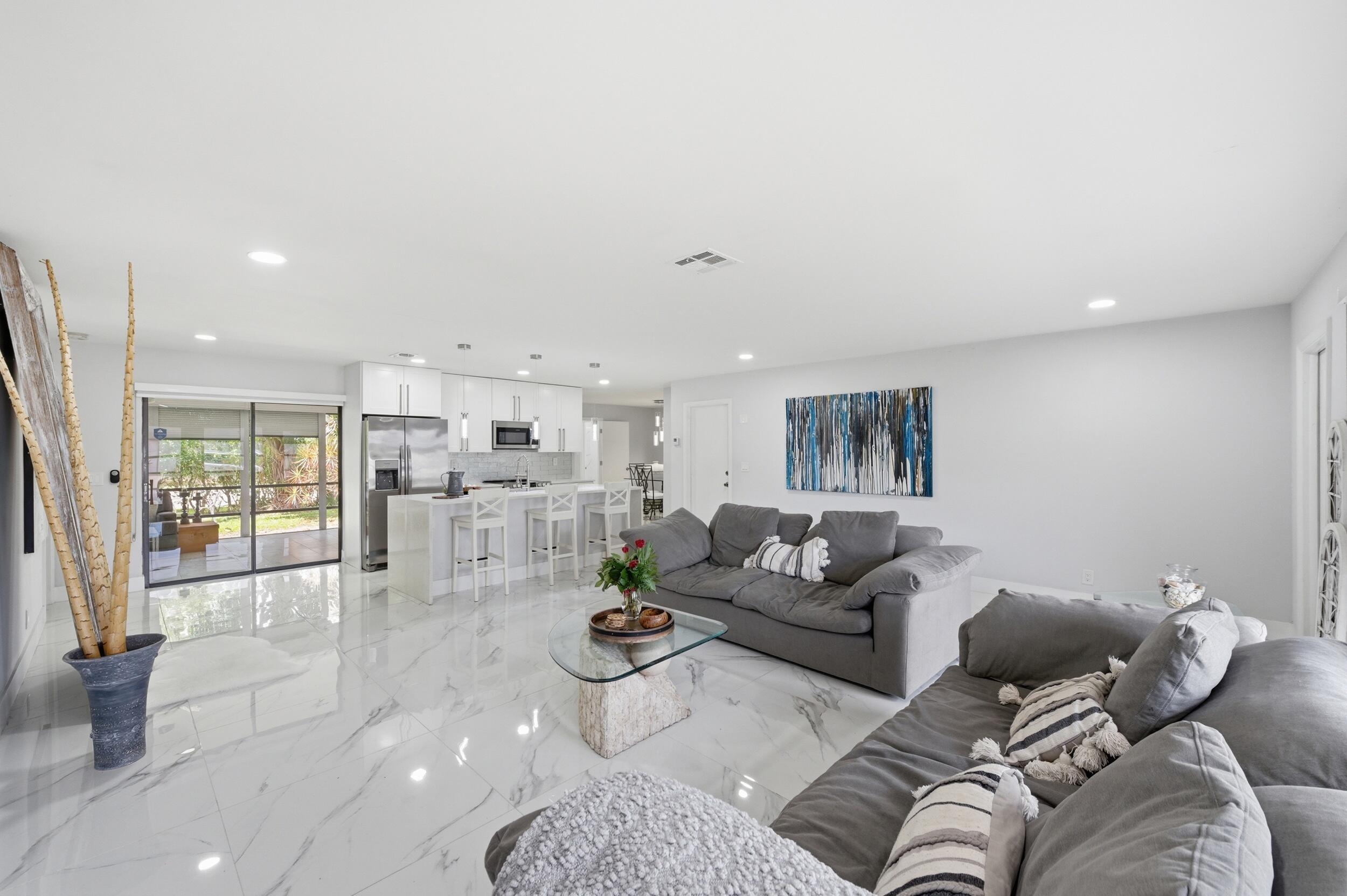 COCO WOOD LAKES SEC 1 - Residential Lease