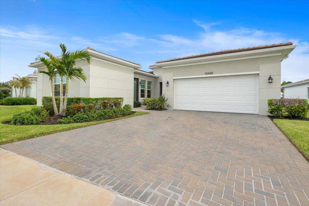 Photo of 10438 SW AQUILA Way, Port Saint Lucie, FL 34987 (MLS # B26061708)
