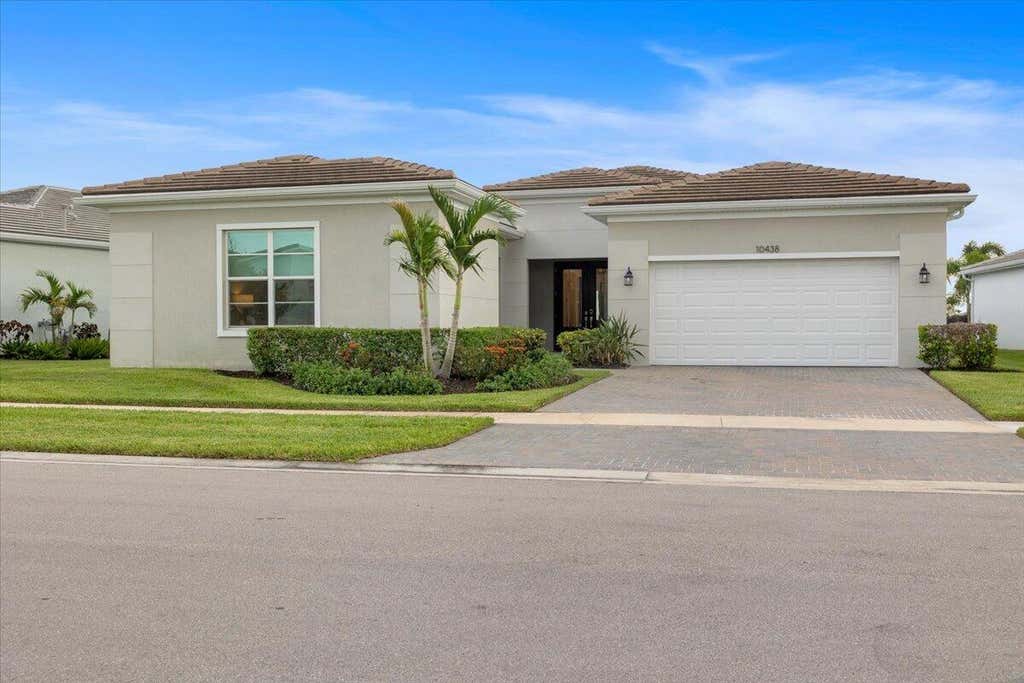 Photo of 10438 SW AQUILA Way, Port Saint Lucie, FL 34987 (MLS # B26061708)