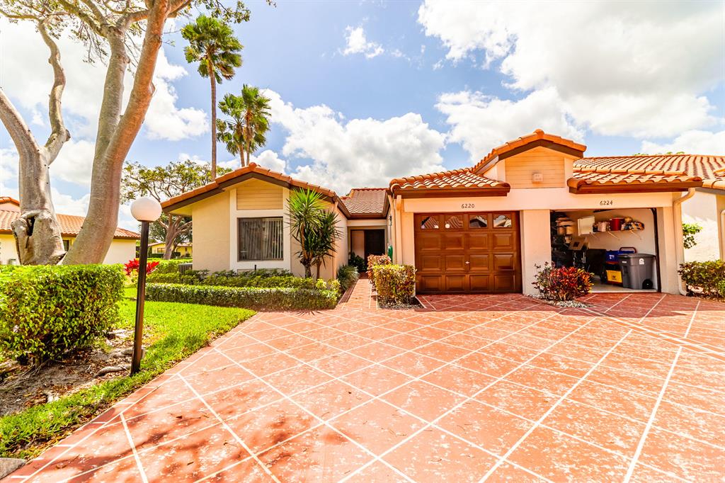 Photo of 6220 Kings Gate Circle, Delray Beach, FL 33484 (MLS # R10700929)
