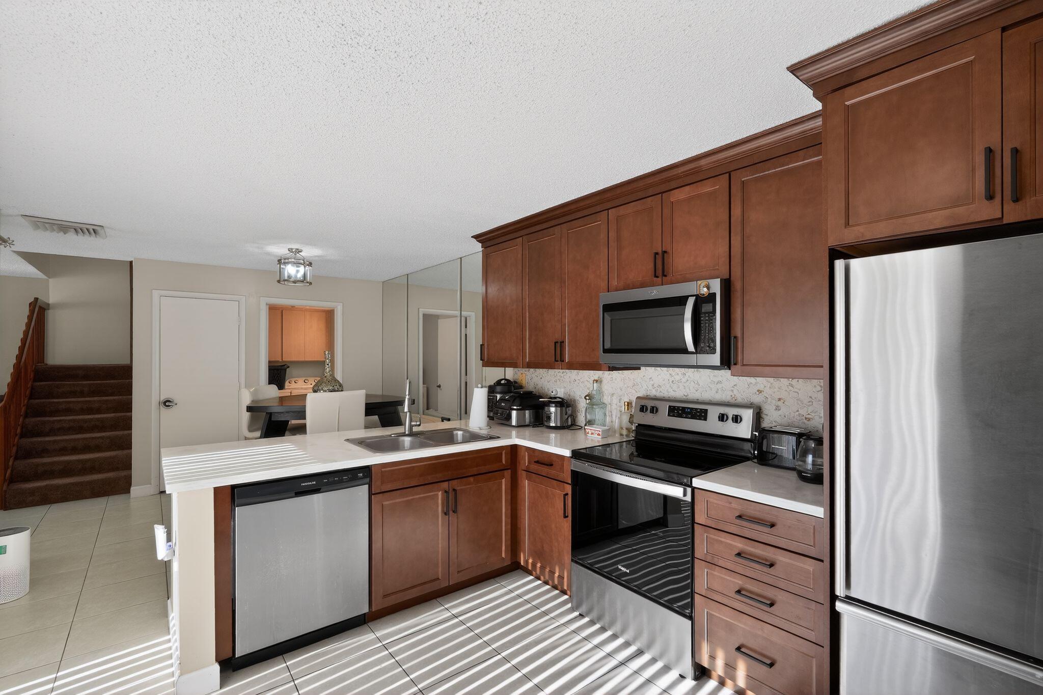 STAMFORD AT SUNSET TRACE (AKA MARTIN DOWNS PLAT 36 - Residential