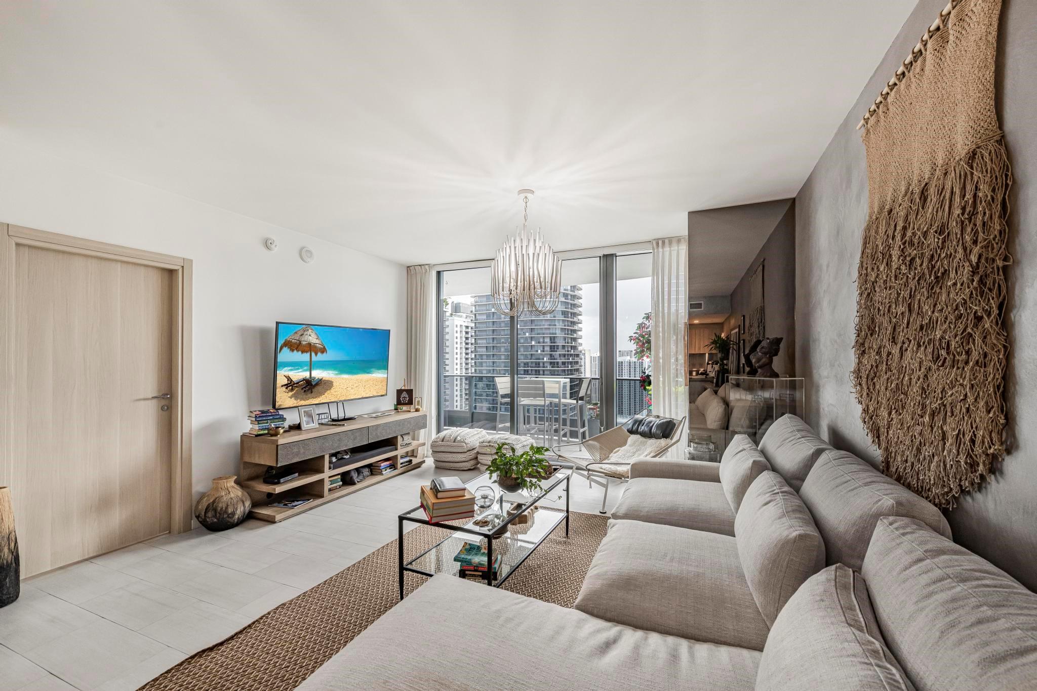 1000 Brickell Plz 4214