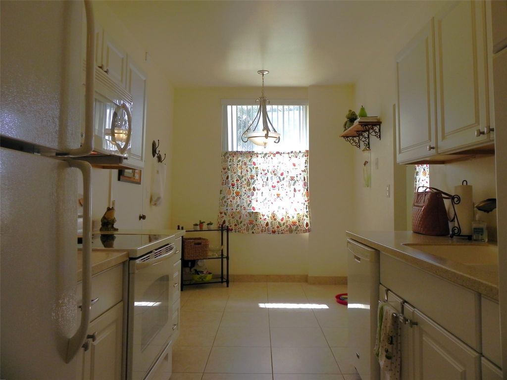 Photo of 4330 Hillcrest Drive #110, Hollywood, FL 33021 (MLS # F10427430)