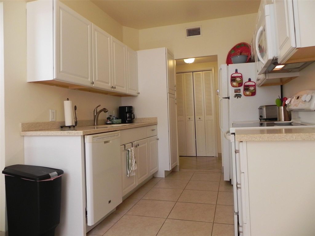 Photo of 4330 Hillcrest Drive #110, Hollywood, FL 33021 (MLS # F10427430)