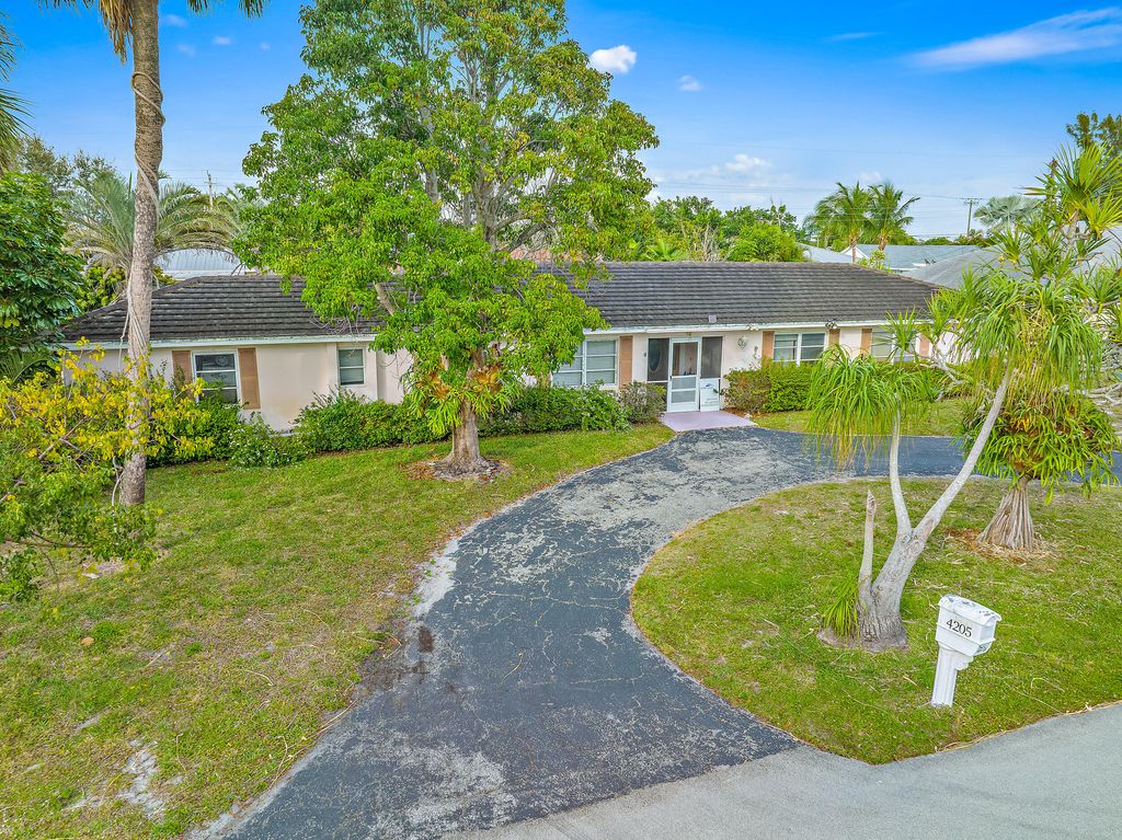 Photo of 4205 Mark Street, Jupiter, FL 33469 (MLS # R10856861)