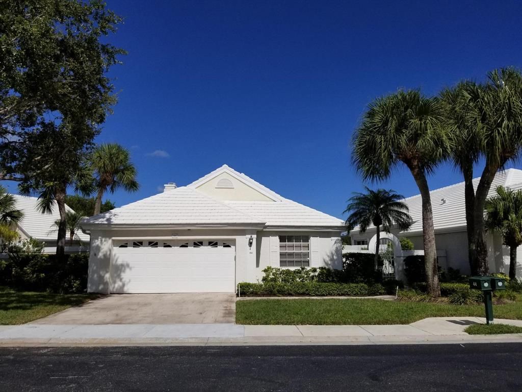 Photo of 44 Dorchester Circle, Palm Beach Gardens, FL 33418 (MLS # R10703252)