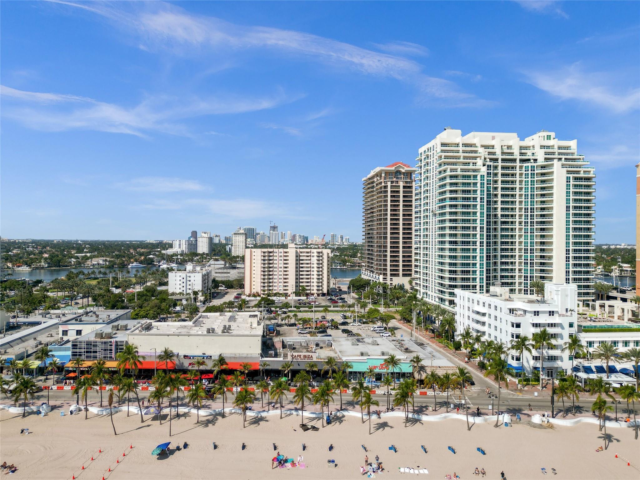 Prime Location! Bright and spacious 1 Bed / 1 Bath condo featuring spectacular views and ceramic tile flooring throughout. Just minutes from the beach, Las Olas Blvd, top restaurants, shops, parks, and nightlife. The secure building offers great amenities including a pool, clubhouse, elevator, laundry facilities, and car wash area. One assigned parking space included. Recent building updates include complete balcony restoration and fresh exterior painting.