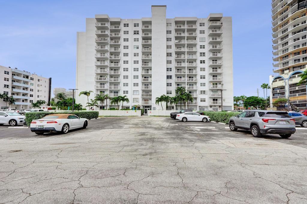 200 S Birch Rd 305