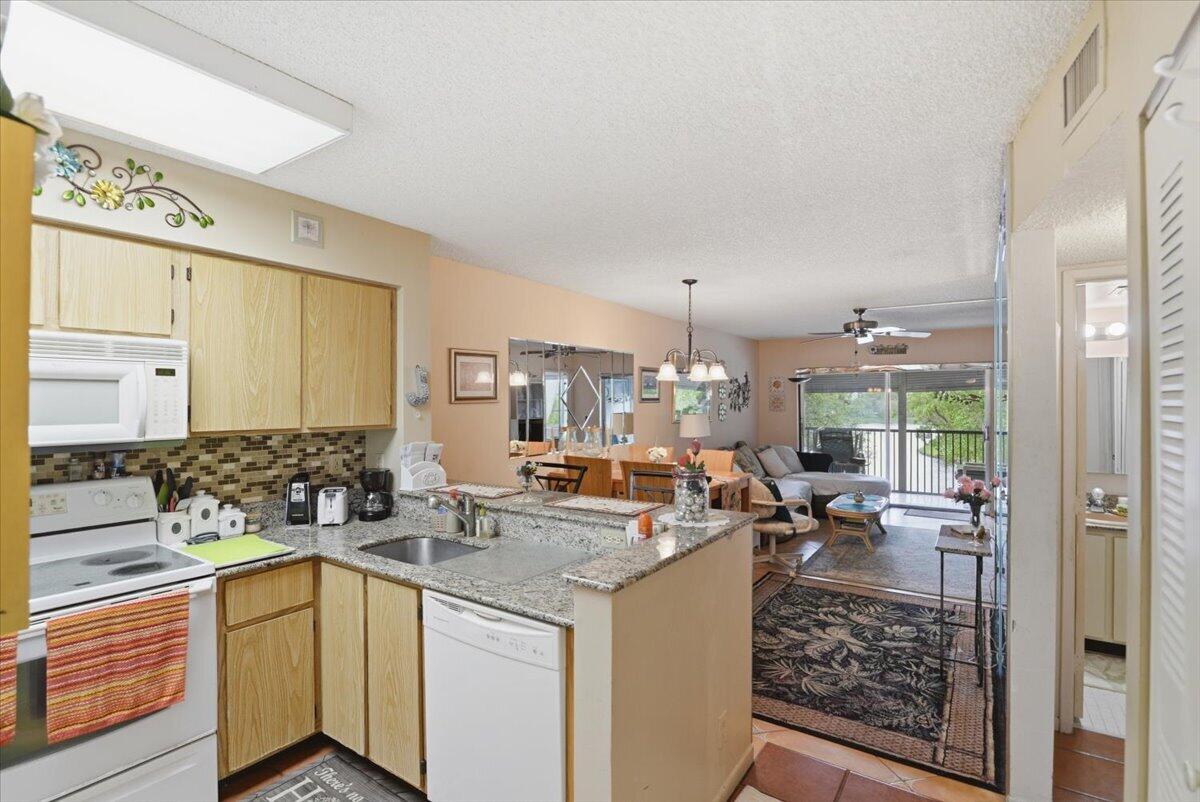 CYPRESS BEND CONDOMINIUM V - Residential