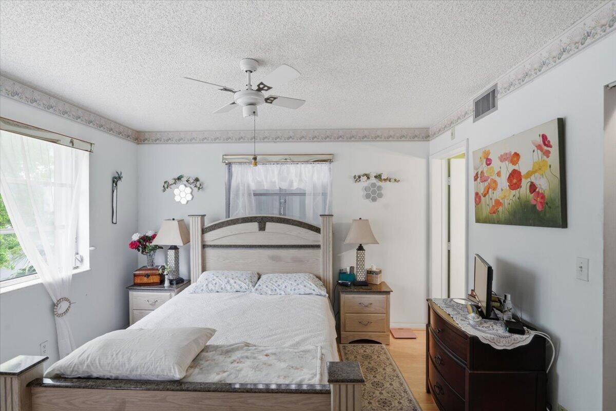 CYPRESS BEND CONDOMINIUM V - Residential