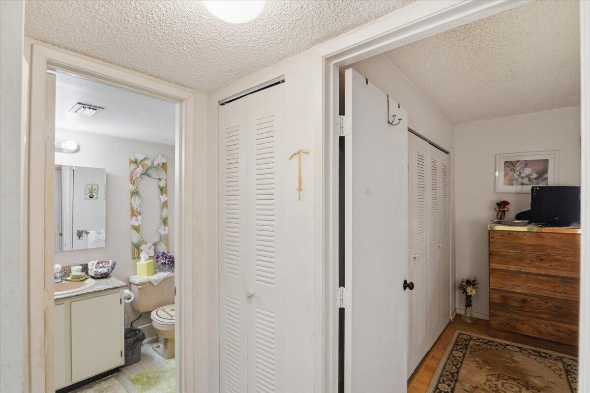 CYPRESS BEND CONDOMINIUM V - Residential