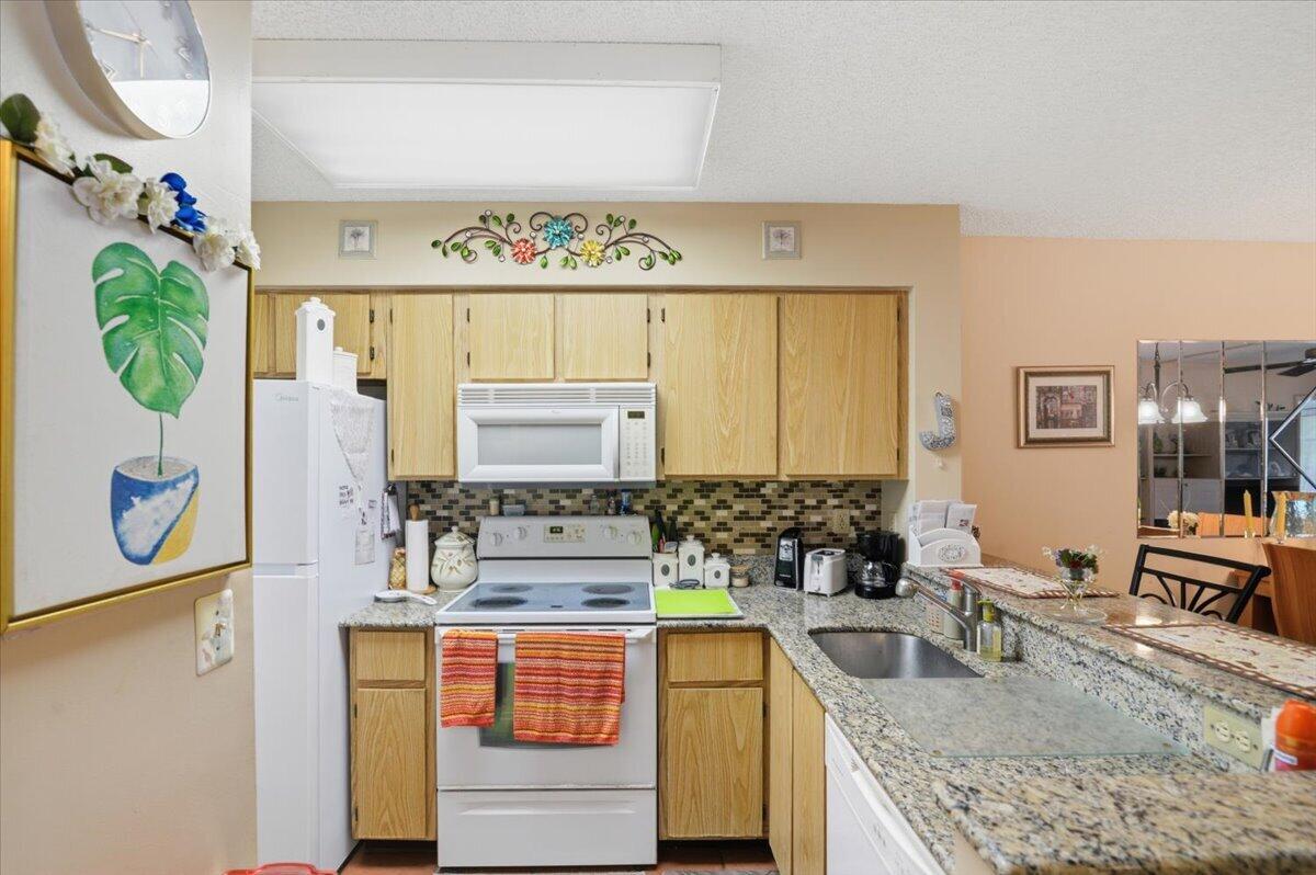 CYPRESS BEND CONDOMINIUM V - Residential