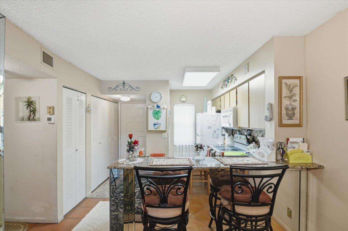 CYPRESS BEND CONDOMINIUM V - Residential