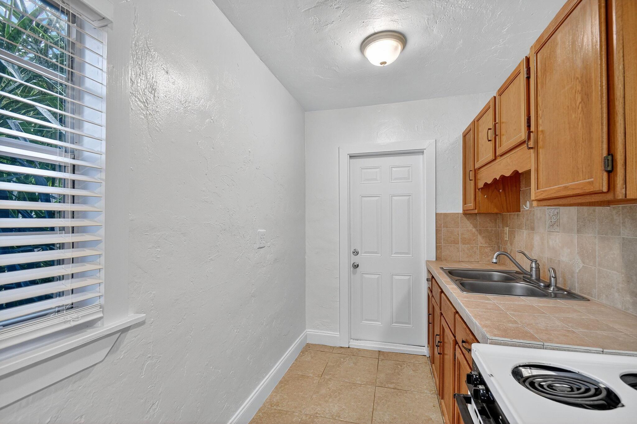 Lake Worth Town Add 01 - Residential Lease