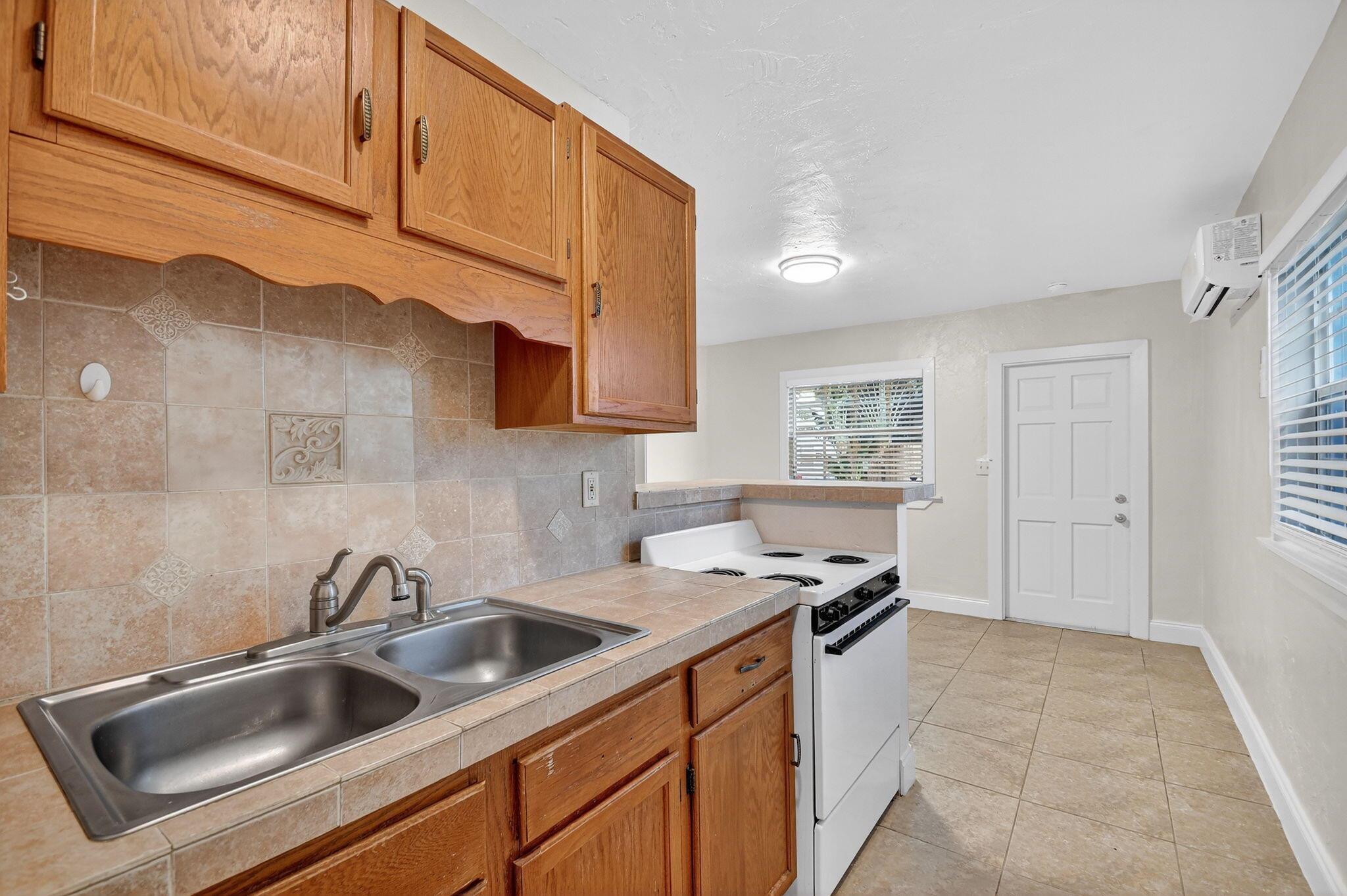 Lake Worth Town Add 01 - Residential Lease