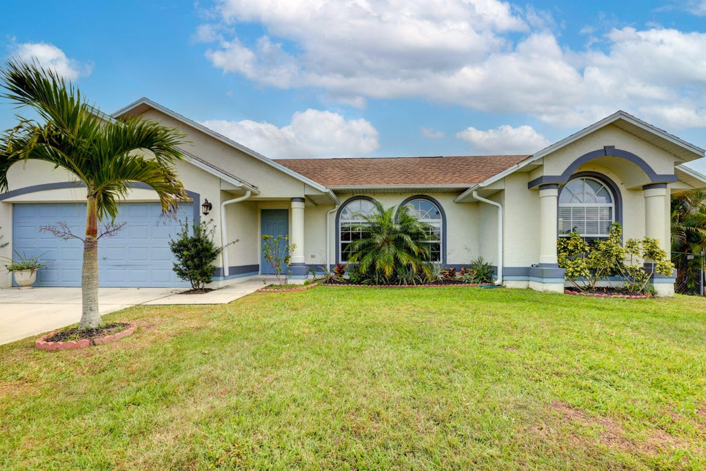 Photo of 550 SW Hamburg Terrace, Port Saint Lucie, FL 34953 (MLS # R10928902)