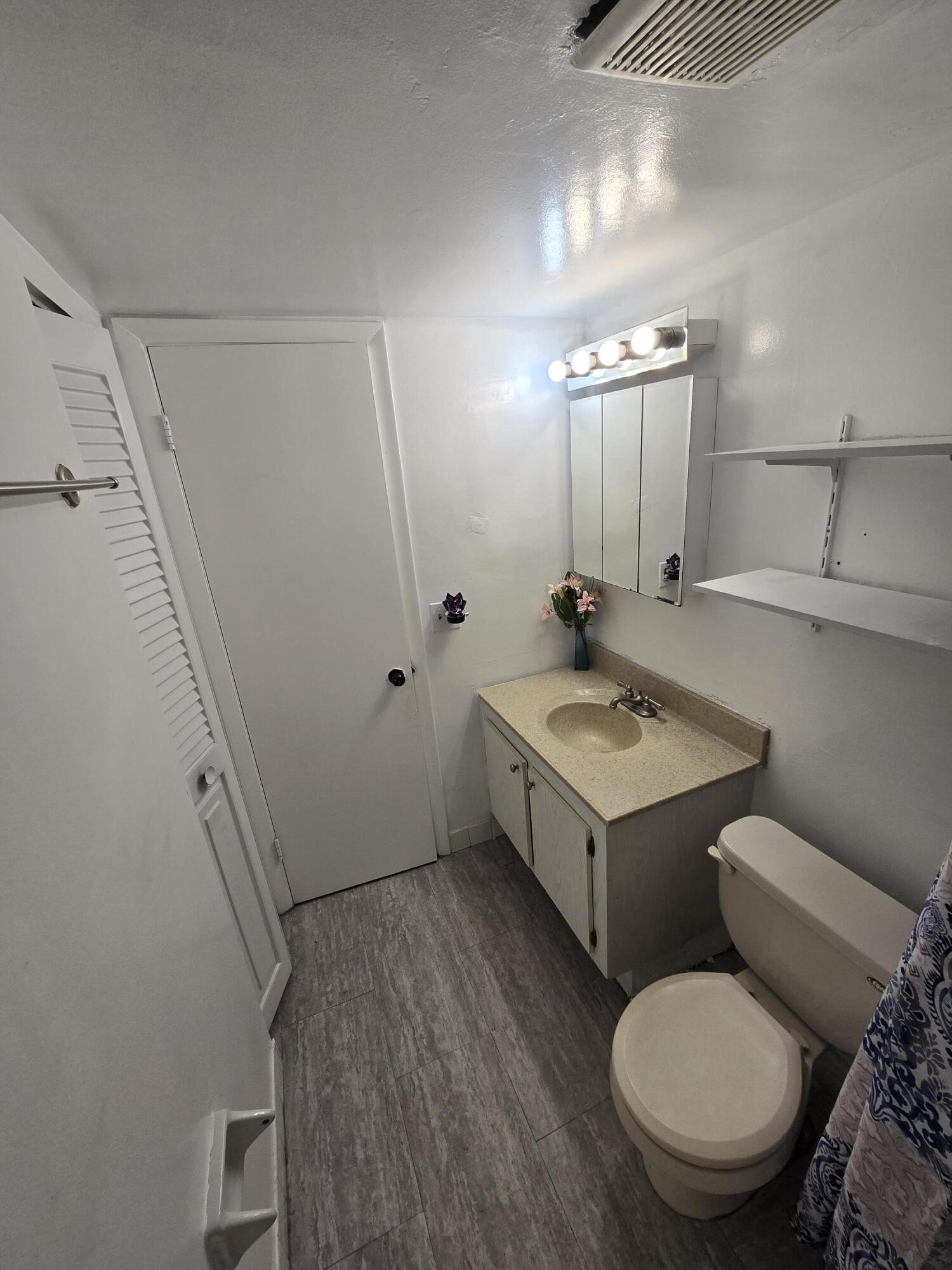 GATE THREE CONDO - Residential