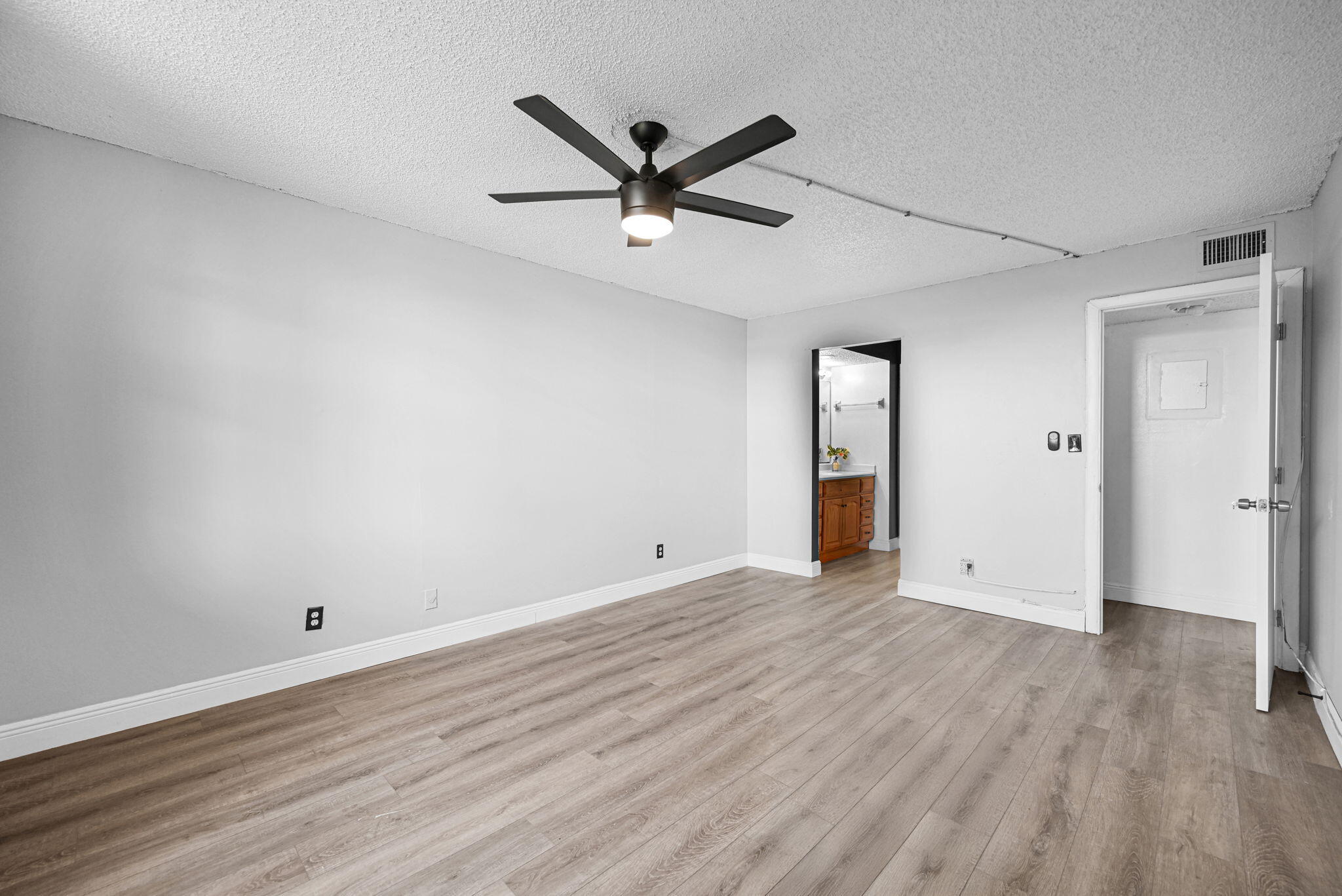 GATE THREE CONDO - Residential