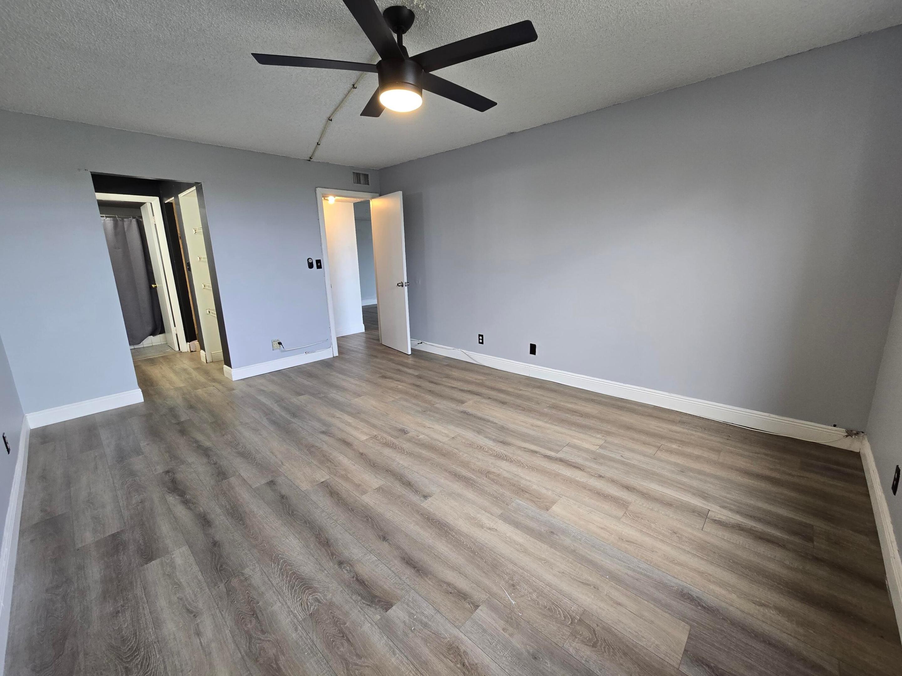 GATE THREE CONDO - Residential