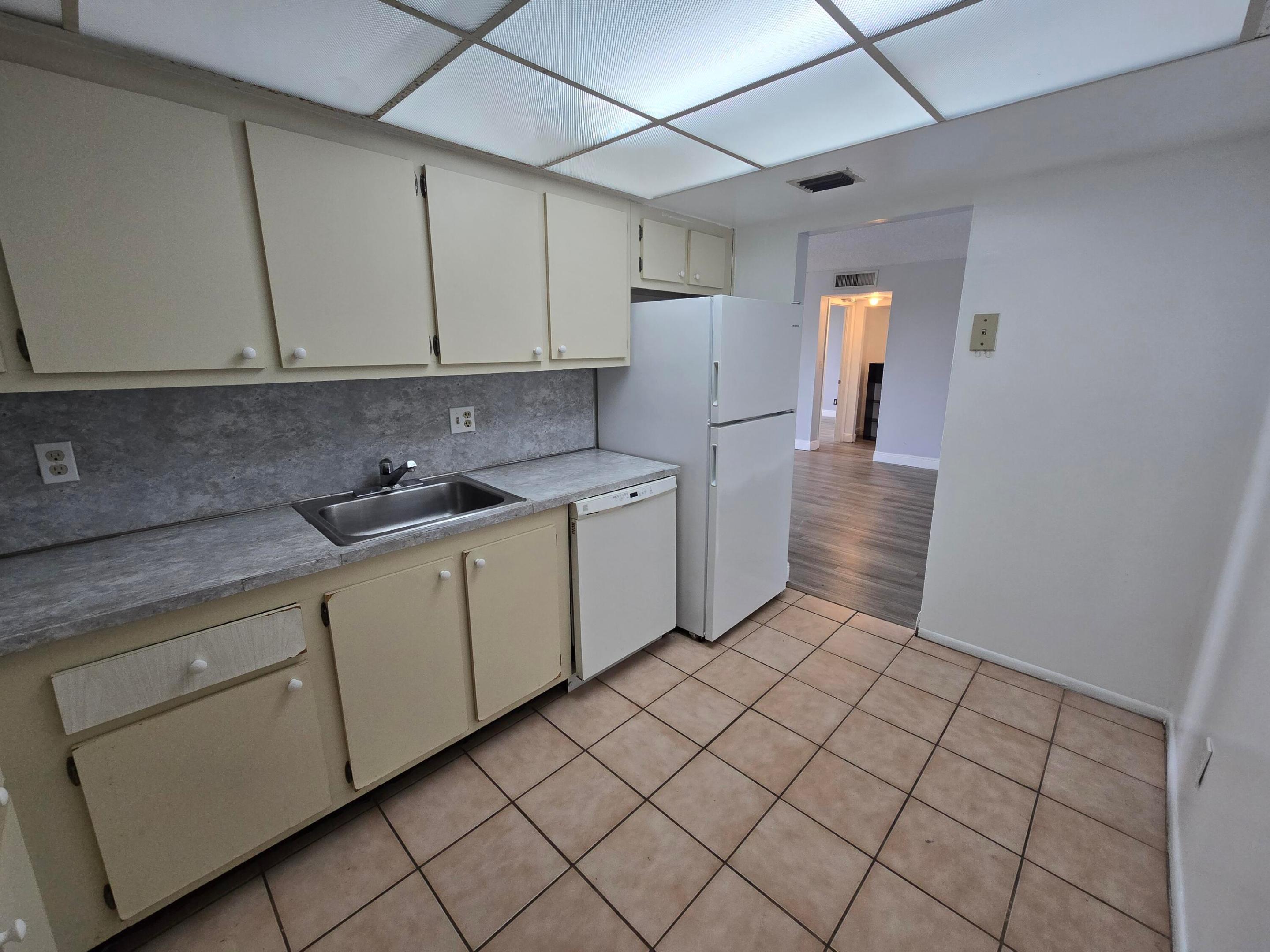 GATE THREE CONDO - Residential