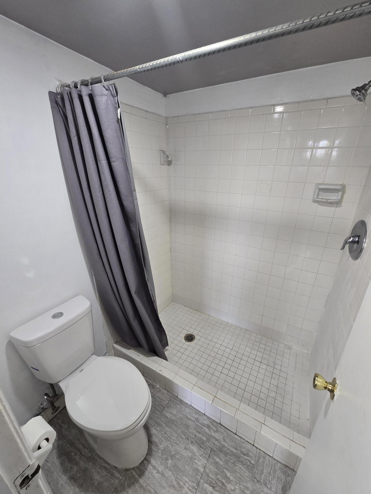 GATE THREE CONDO - Residential