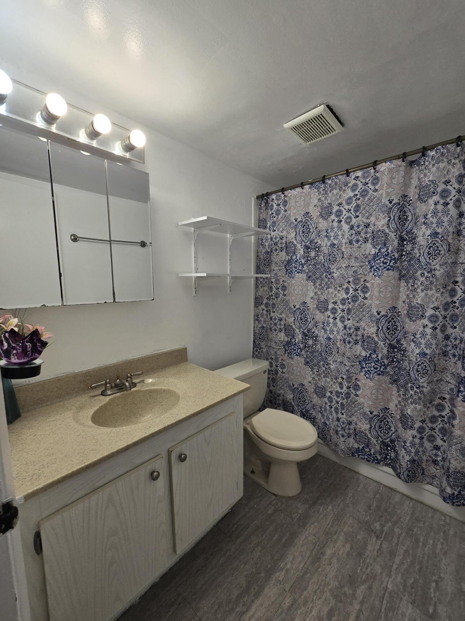 GATE THREE CONDO - Residential