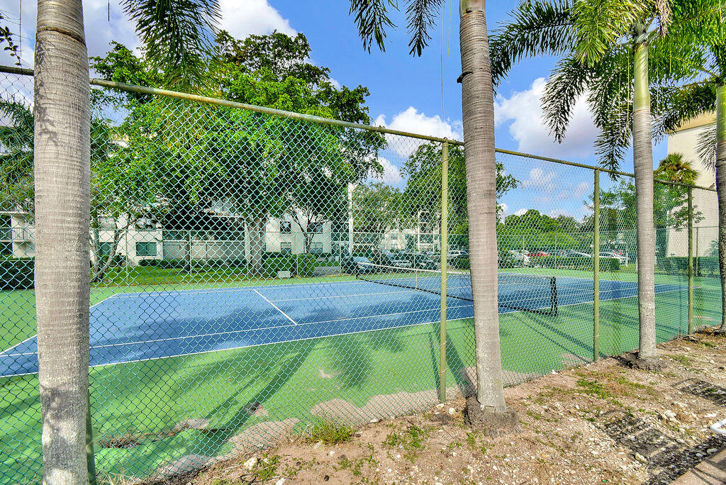 6190 Woodlands Boulevard