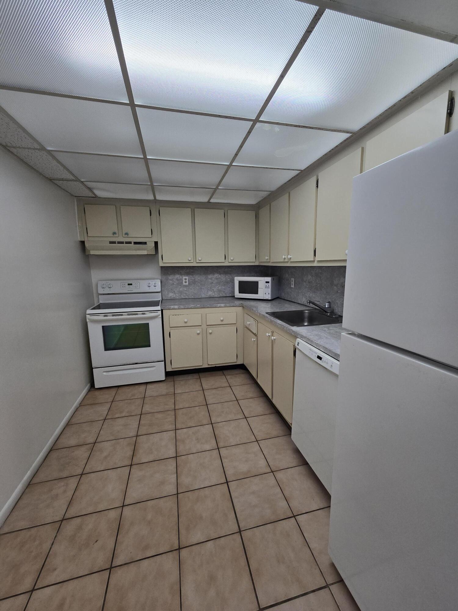 GATE THREE CONDO - Residential